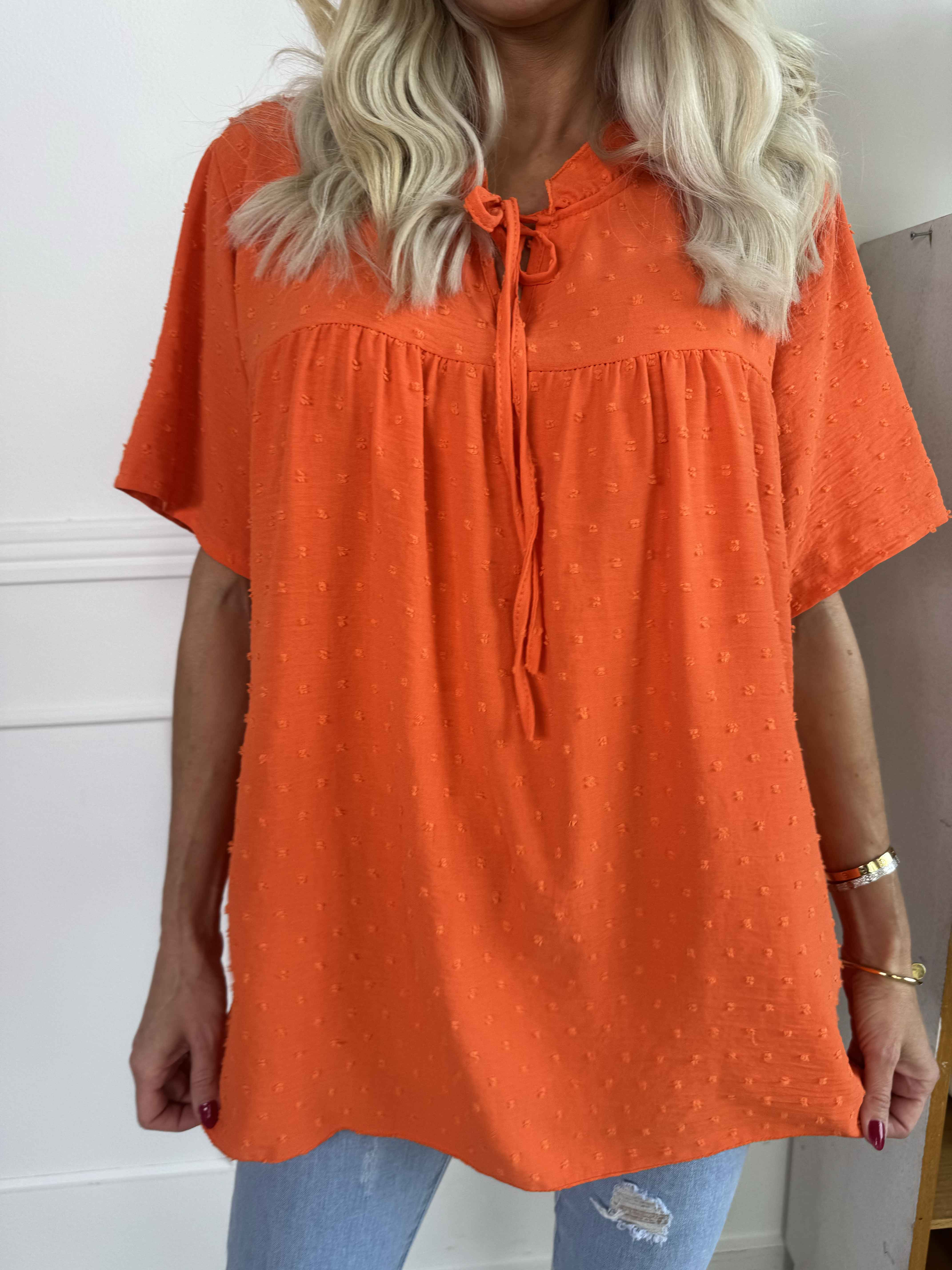 Bloom - Sød tunika med flæsekant og sløjfe